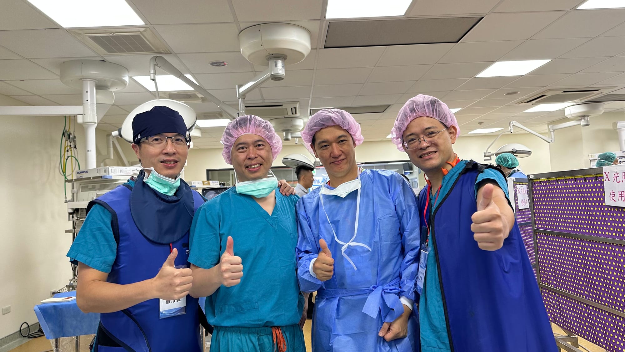 石承民醫師與教學團隊醫師於台中榮總大體手術實作課程合影